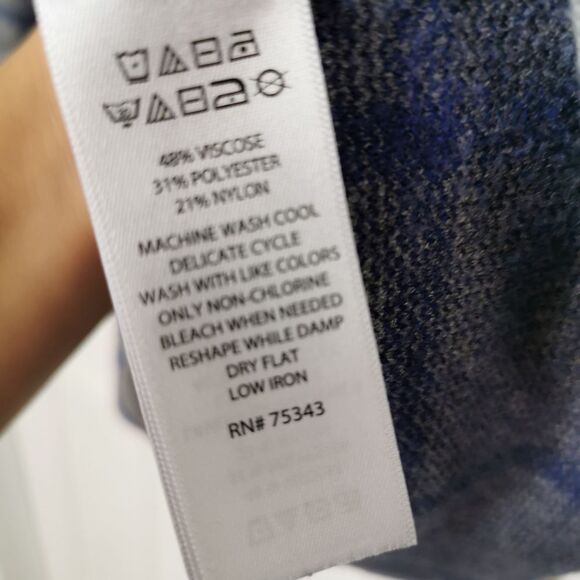 2/$50 Cynthia Rowley sweater size 1X - Picture 5 of 6